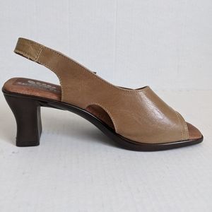 Spring Step Size 7.5/39 Women's Shoes Slingback Peep Toe Leather Camel Color EUC